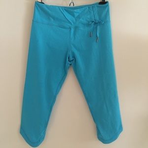 Kyodan turquoise blue knee length capri pants
